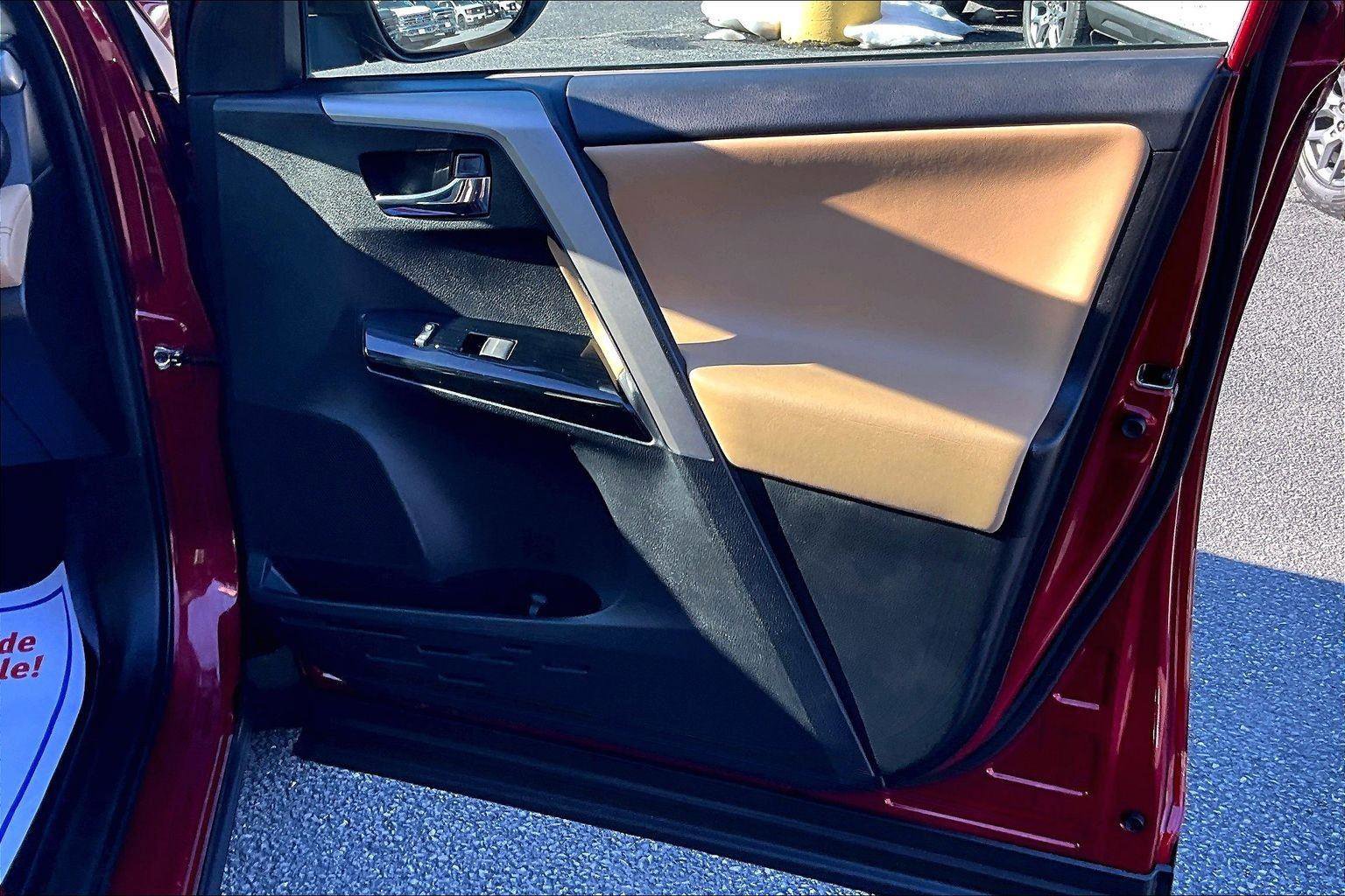 Used 2018 Toyota RAV4 Limited image 17