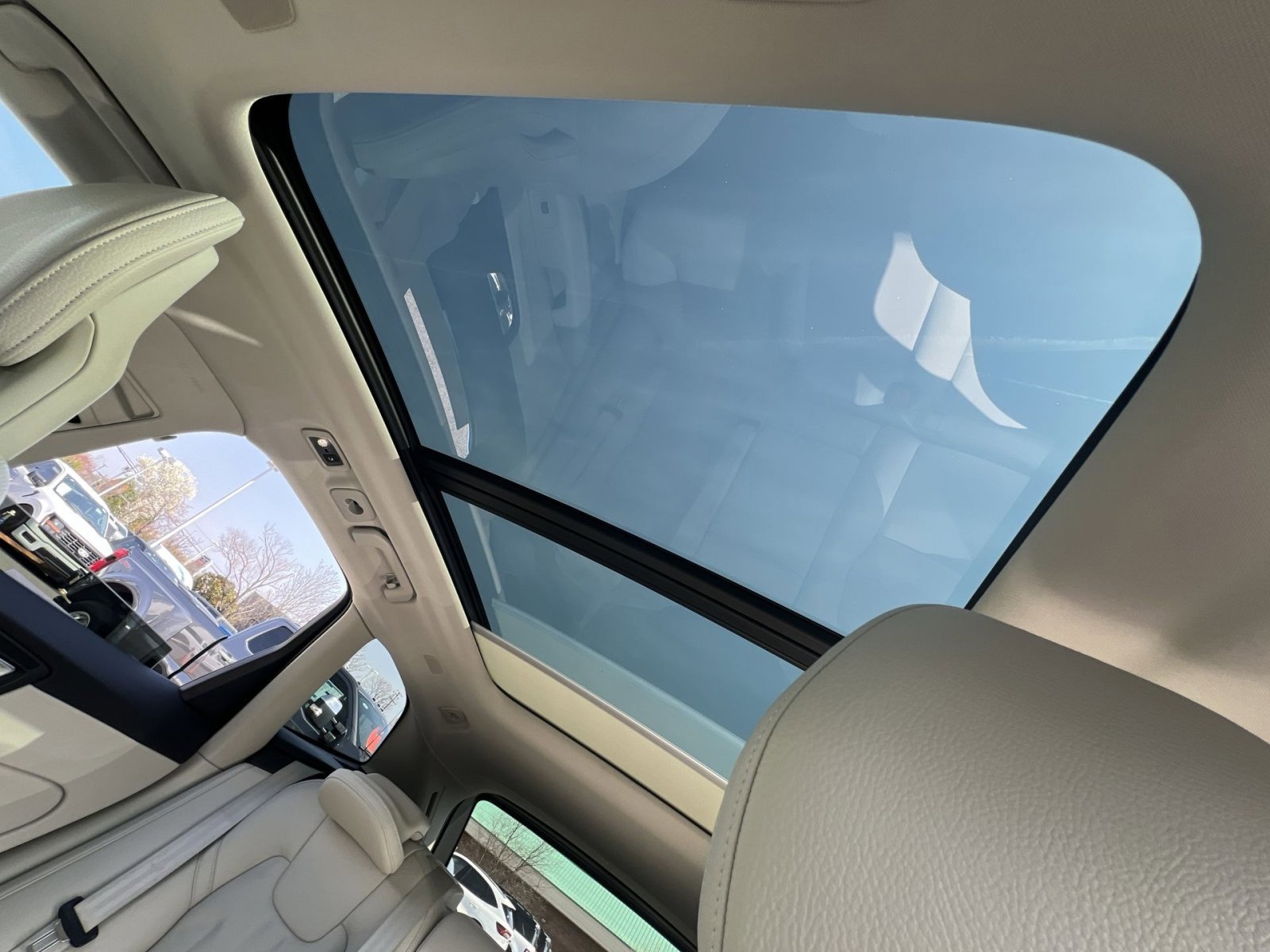 Used 2018 Volvo XC60 T6 Momentum image 24