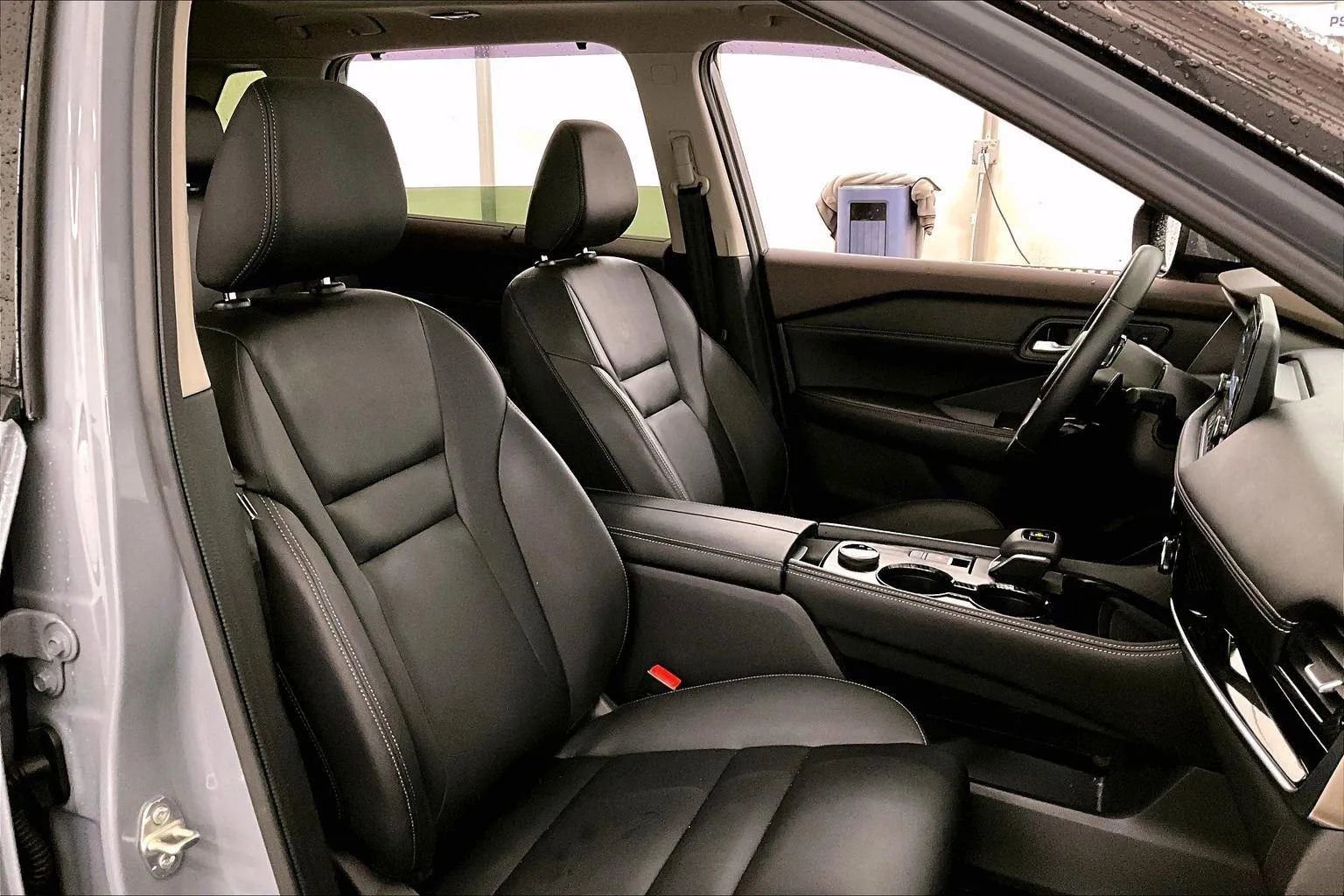 Used 2023 Nissan Rogue SL w/ SL Premium Package image 7