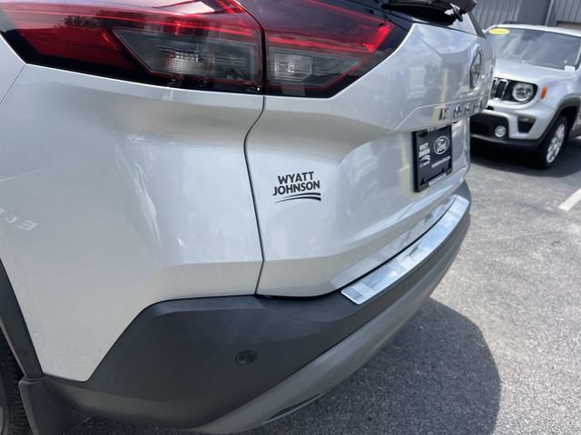 Used 2022 Nissan Rogue SV FWD image 12
