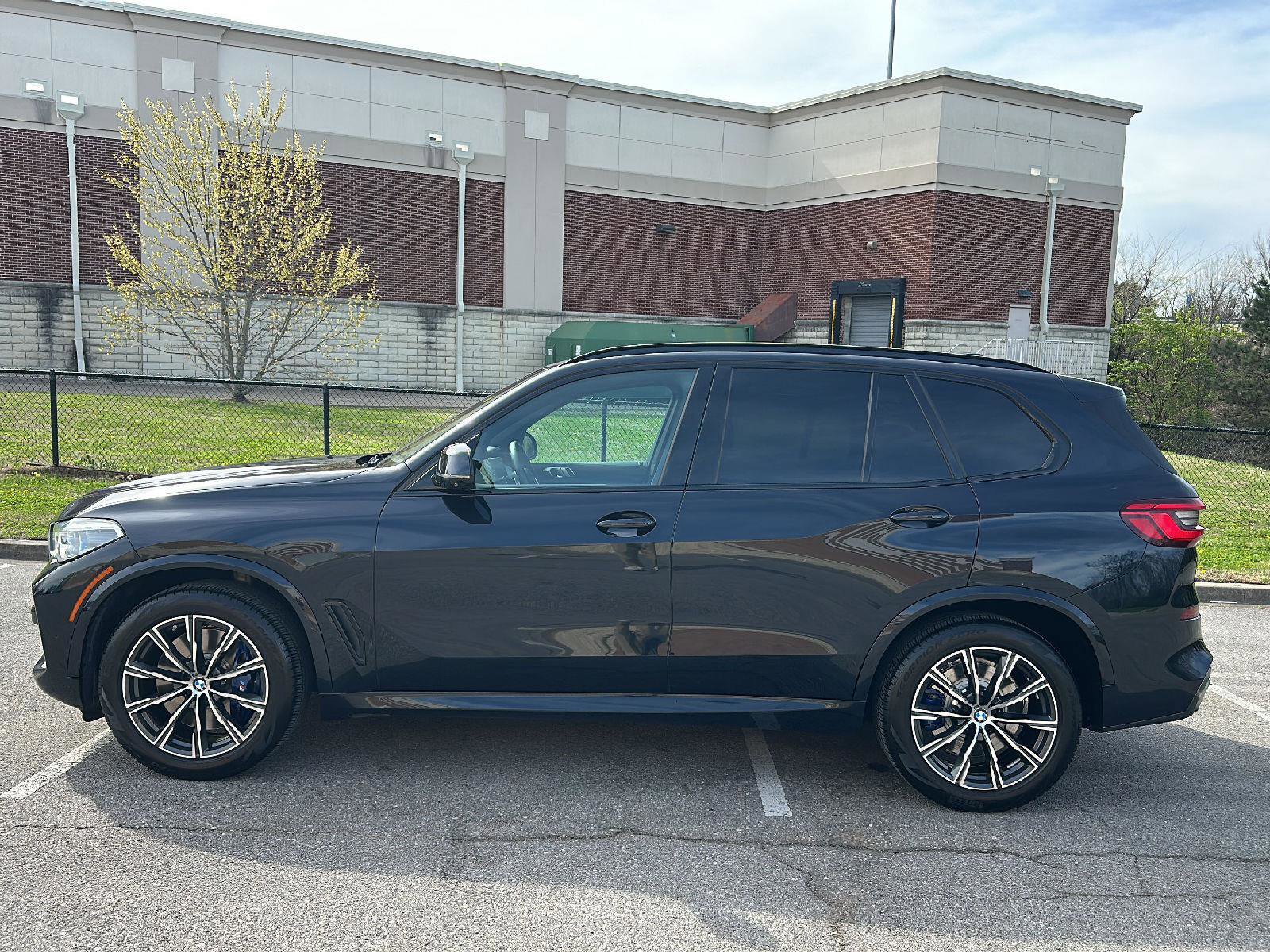 Used 2020 BMW X5 xDrive40i w/ M Sport Package image 2