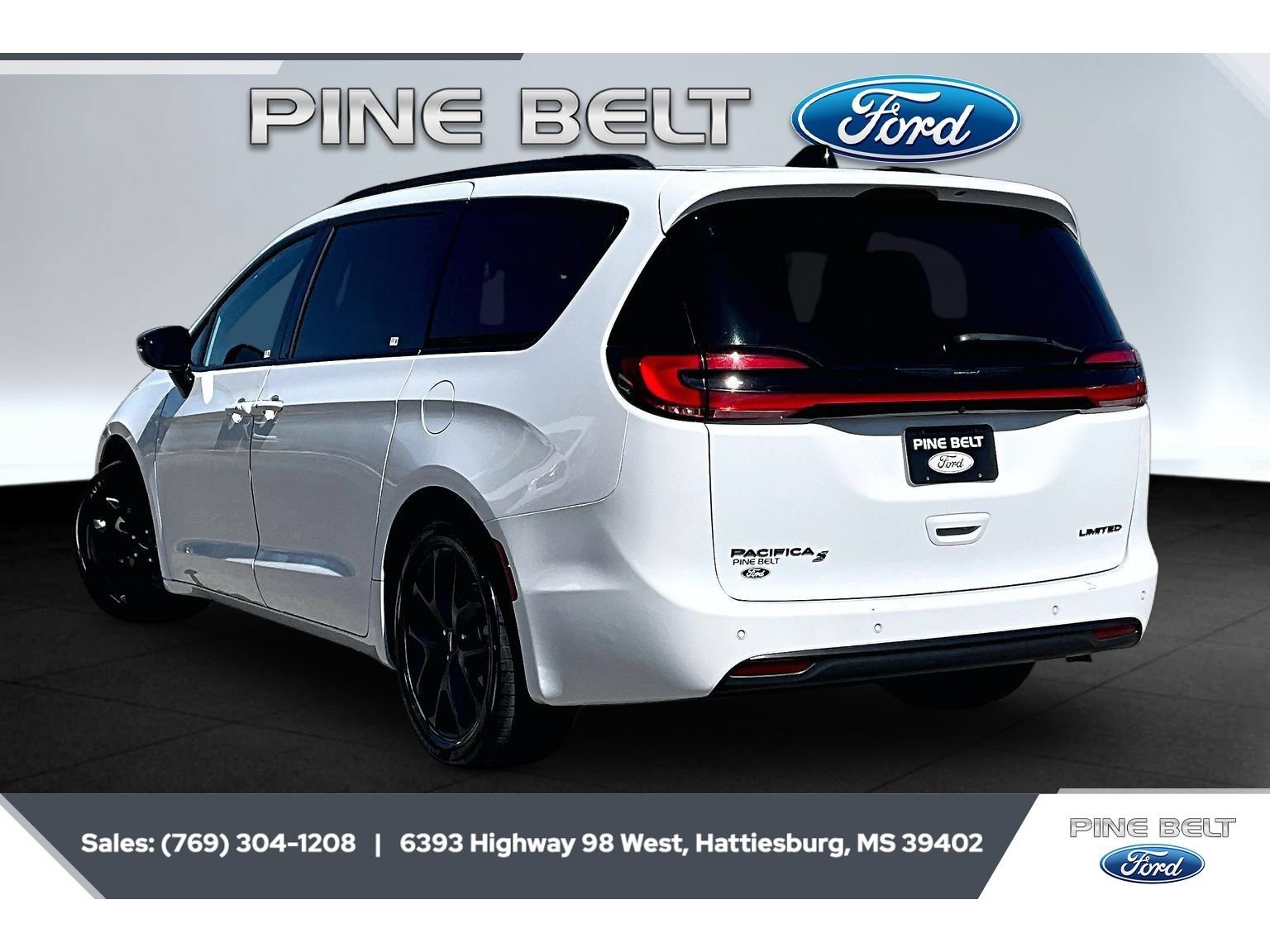 Used 2025 Chrysler Pacifica Limited FWD image 2