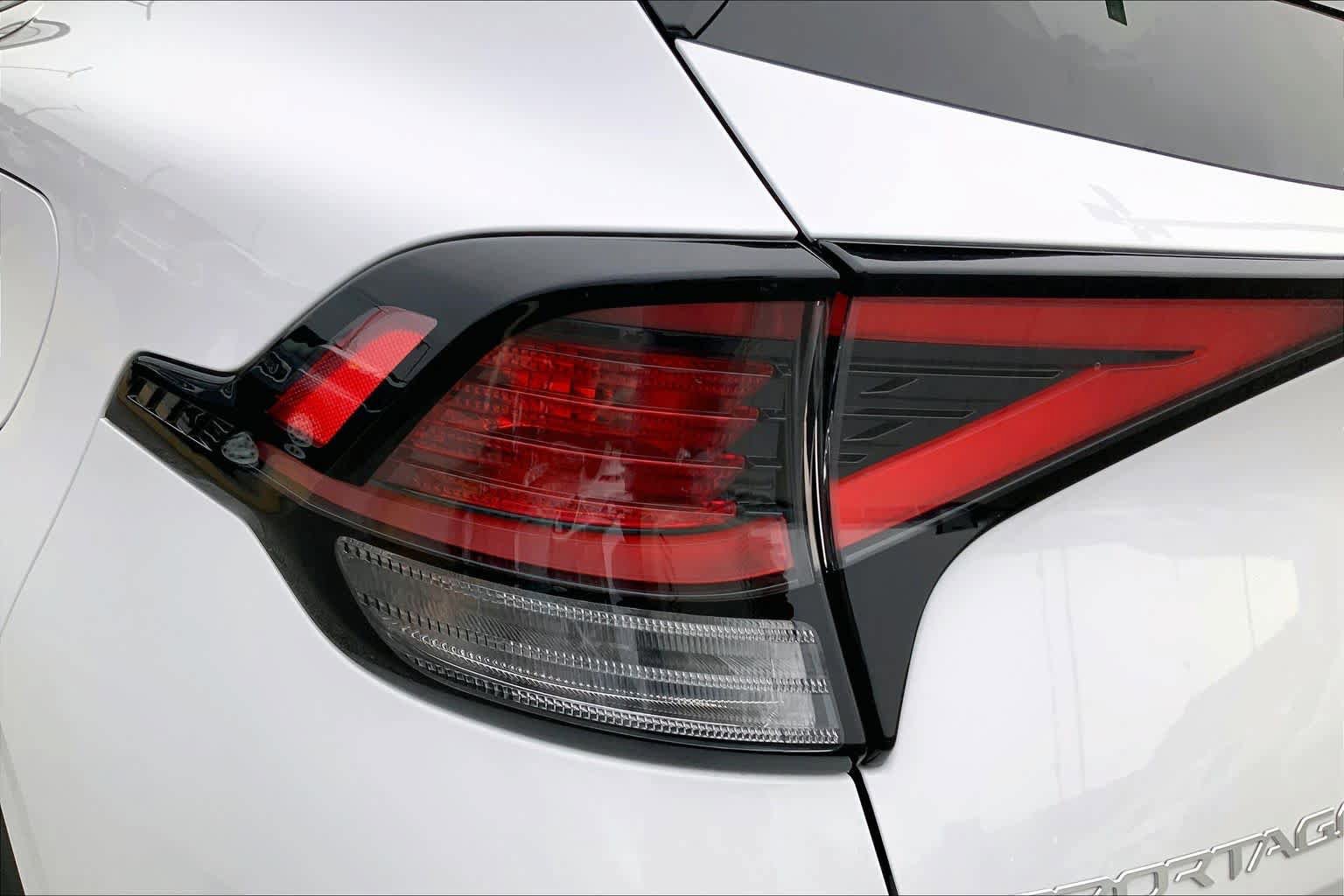 Used 2024 Kia Sportage EX FWD image 26