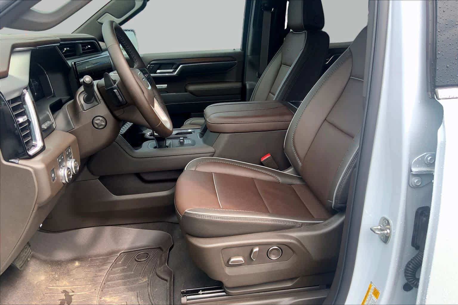 Used 2026 GMC Sierra 1500 Denali w/ Denali Reserve Package AWD/4WD image 8