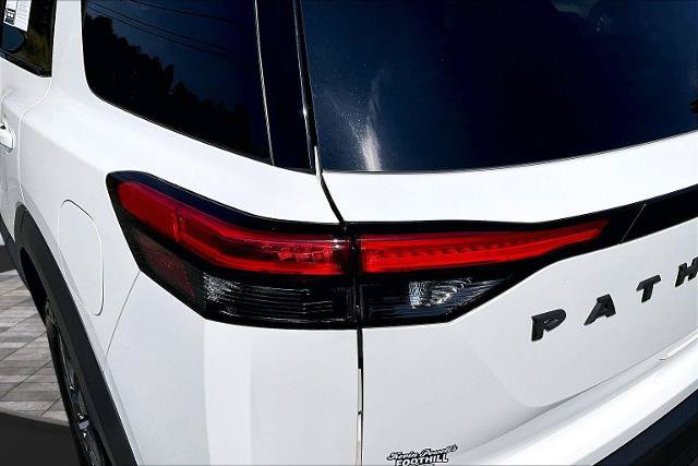Used 2024 Nissan Pathfinder SV FWD image 31