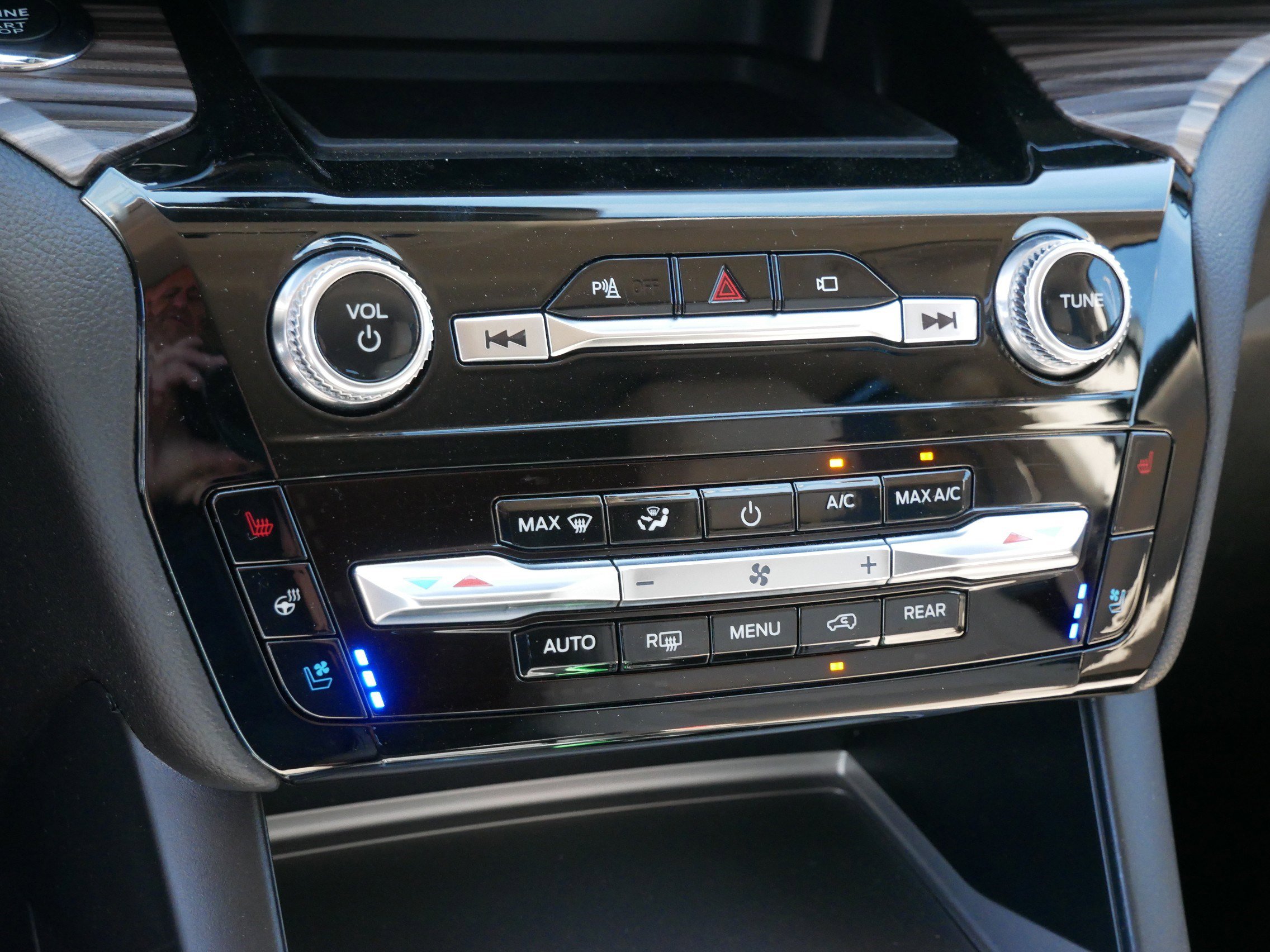 Certified 2023 Ford Explorer Limited AWD/4WD image 23