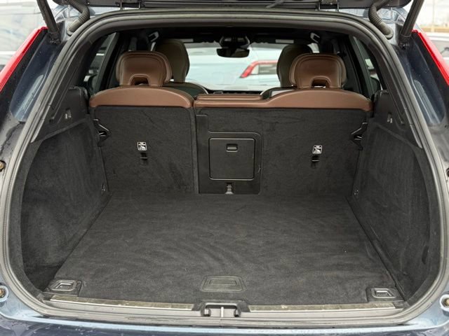 Used 2023 Volvo XC60 B5 Plus AWD/4WD image 34