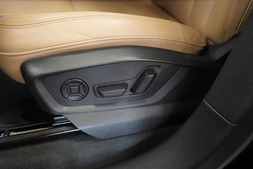 Used 2022 Audi Q8 Prestige w/ Prestige Package AWD/4WD image 19