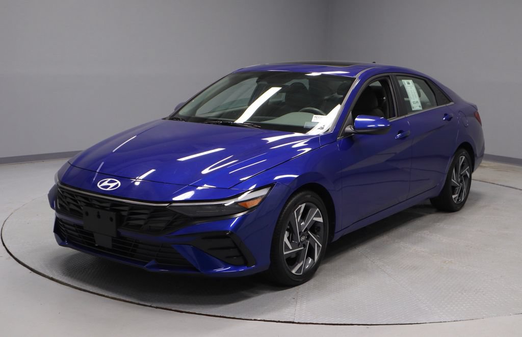Used 2025 Hyundai Elantra SEL FWD image 8