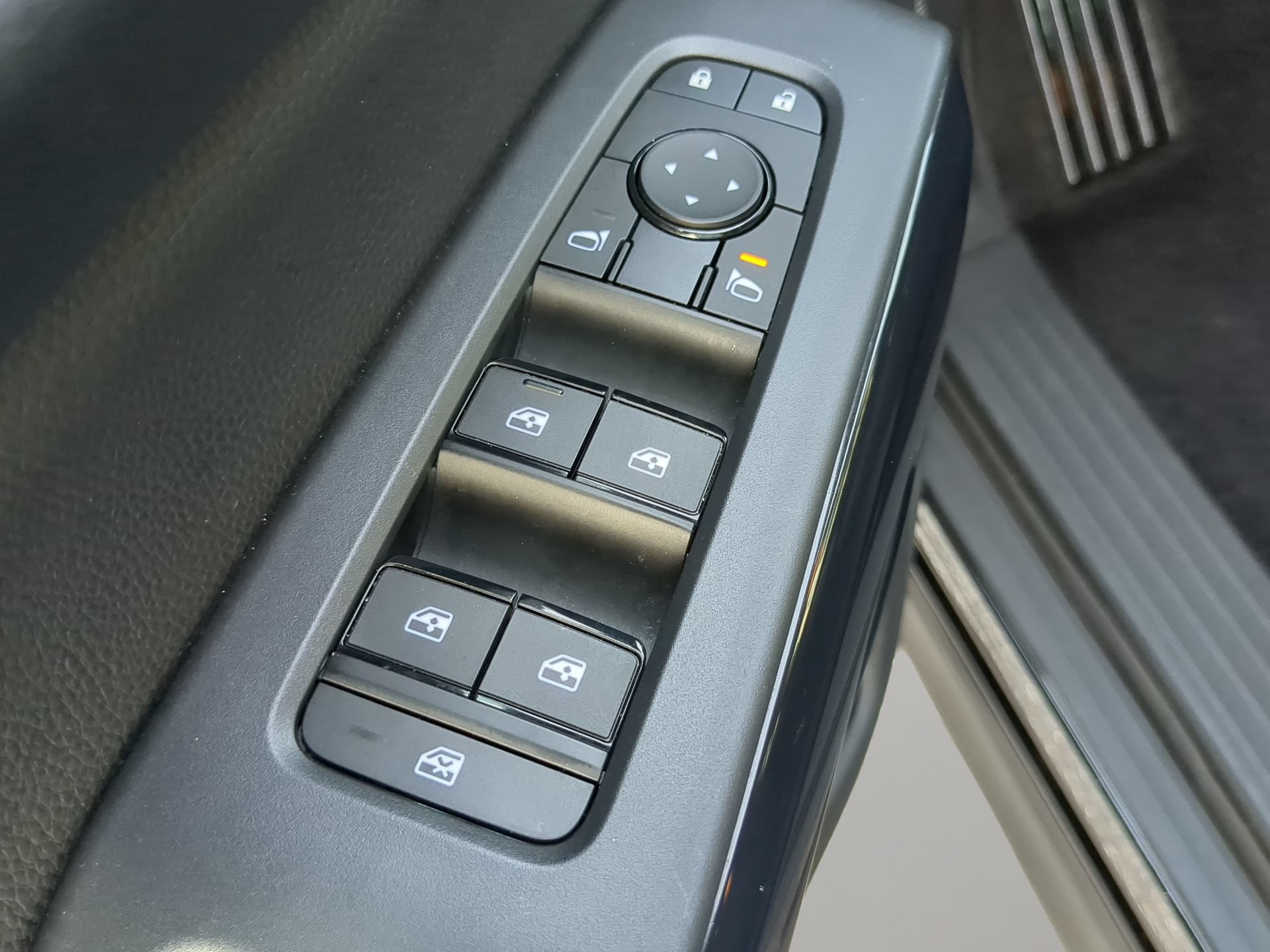 Used 2024 Nissan Pathfinder SV FWD image 55