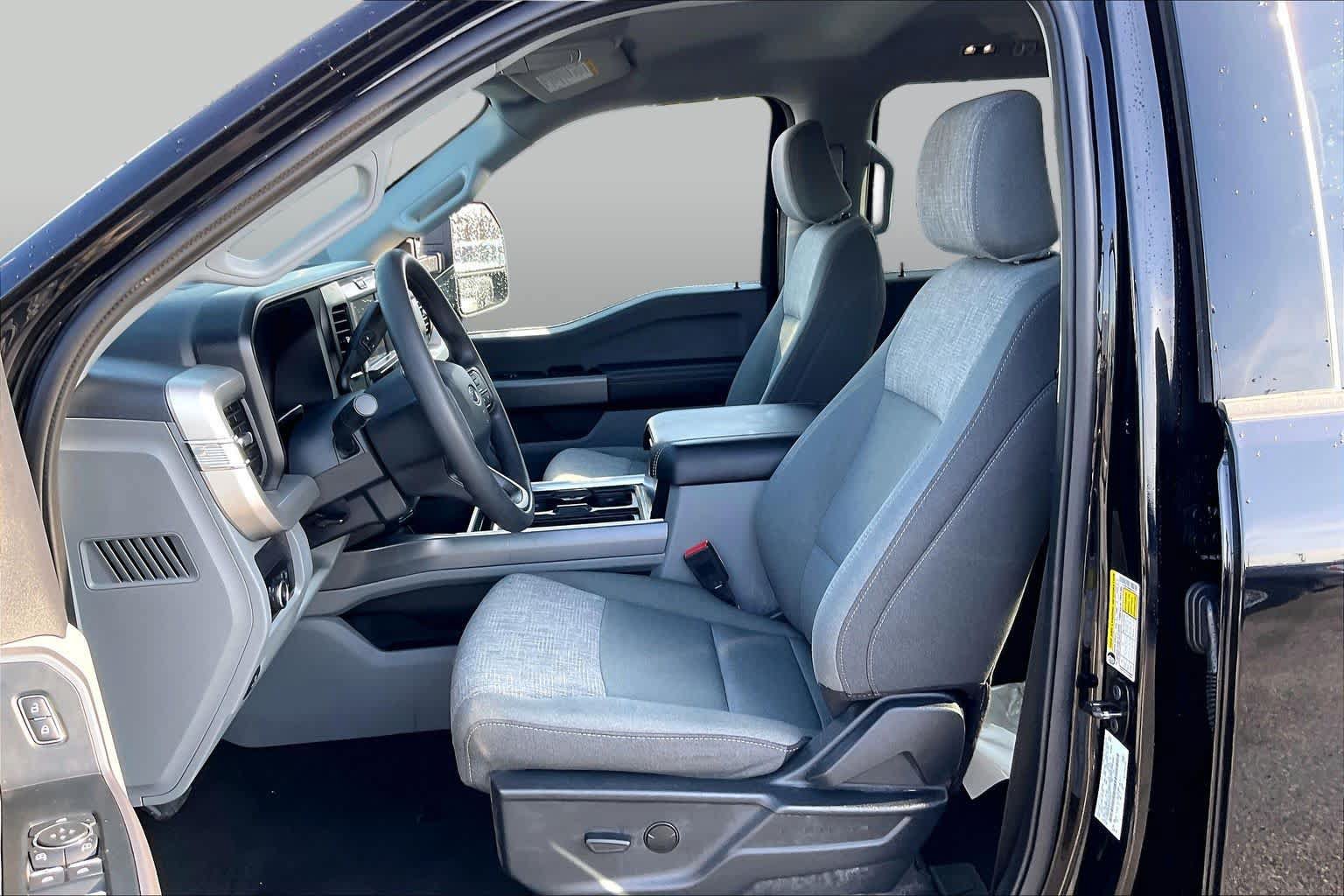 Certified 2025 Ford F250 XLT w/ Tremor Off-Road Package AWD/4WD image 8