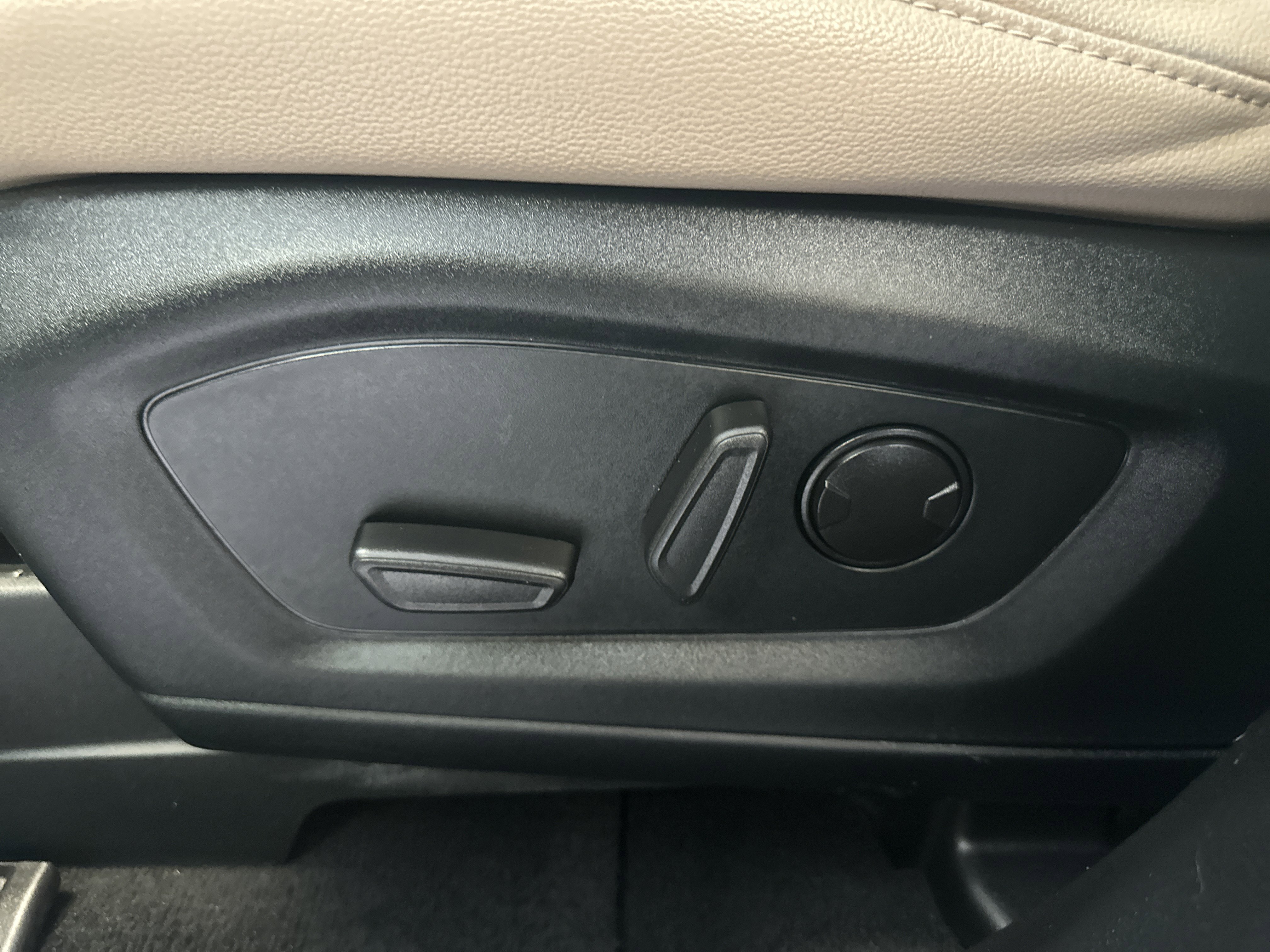 Certified 2023 Ford Explorer Limited w/ Equipment Group 301A image 25