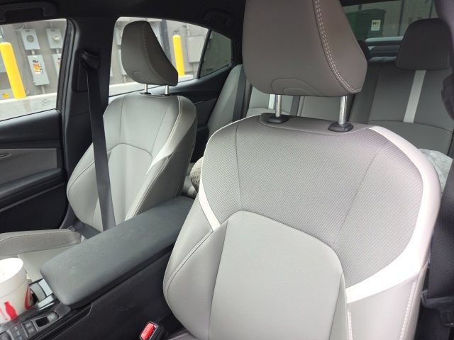 Used 2025 Toyota Camry SE w/ Convenience Package FWD image 9