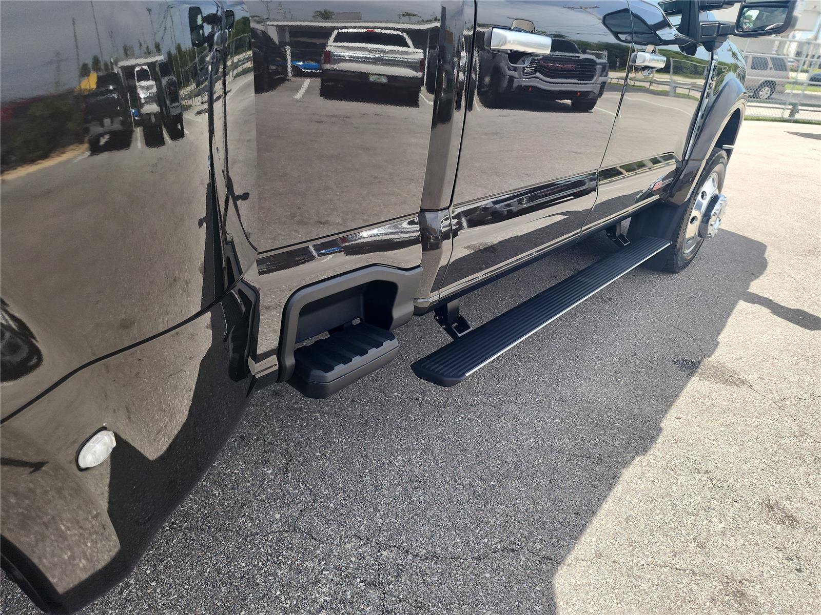 Certified 2025 Ford F450 Platinum w/ Platinum Plus Package AWD/4WD image 21