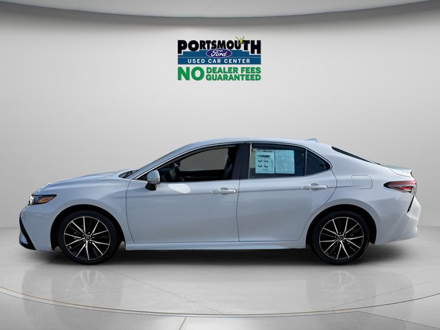 Used 2023 Toyota Camry SE FWD image 2