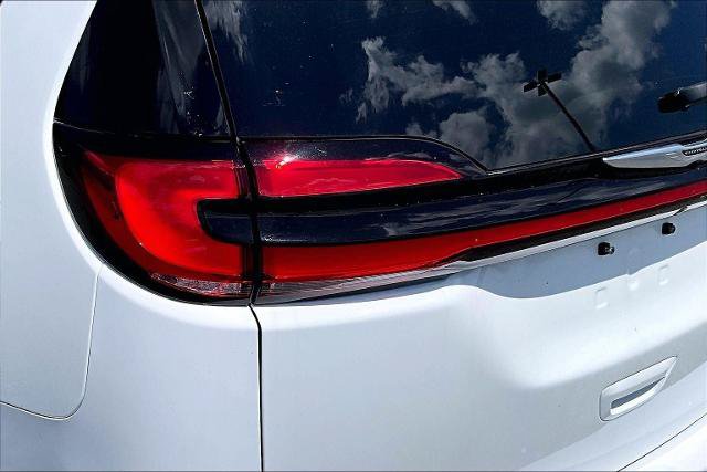 Used 2023 Chrysler Pacifica Touring-L FWD image 31