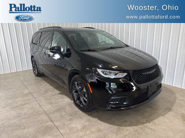 Used 2025 Chrysler Pacifica Limited FWD image 1