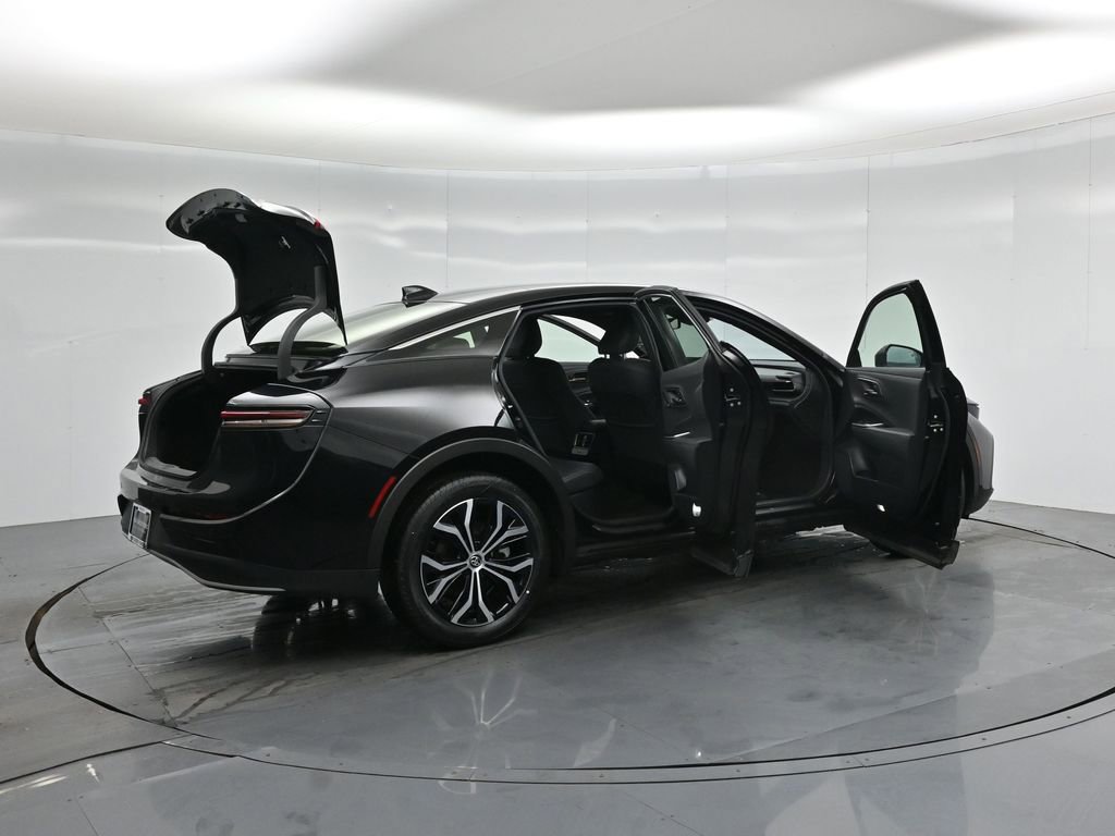 Used 2024 Toyota Crown Limited image 5