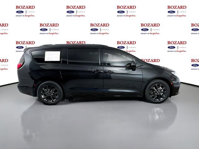 Used 2021 Chrysler Pacifica Touring w/ S Appearance Package image 9