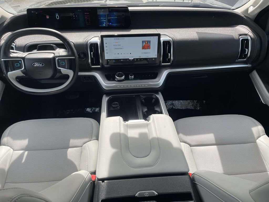 Certified 2025 Ford Expedition Platinum image 9