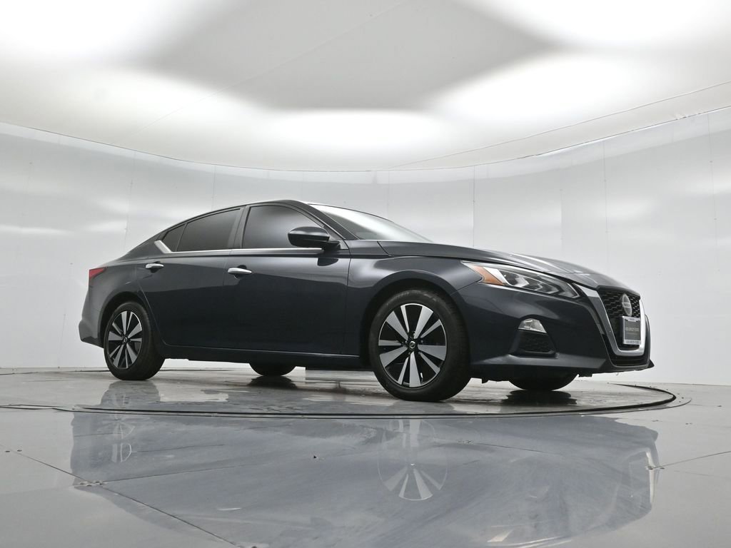 Used 2022 Nissan Altima 2.5 SV image 2