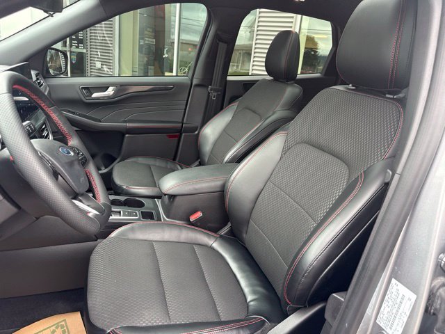 Certified 2023 Ford Escape ST-Line w/ Tech Pack #1 AWD/4WD image 17