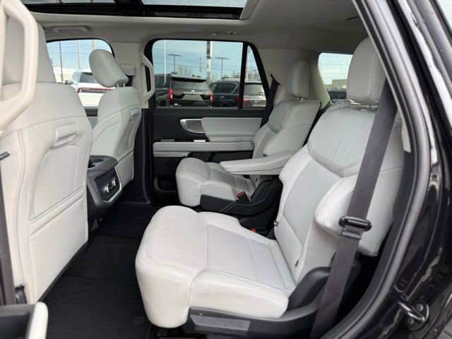Certified 2025 Ford Expedition Platinum image 34