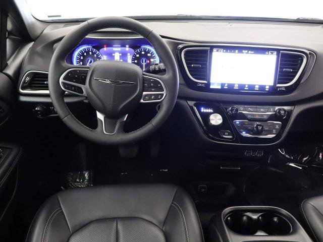 Used 2025 Chrysler Pacifica Select FWD image 38