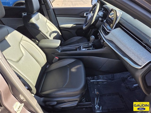 Used 2024 Jeep Compass Latitude image 16