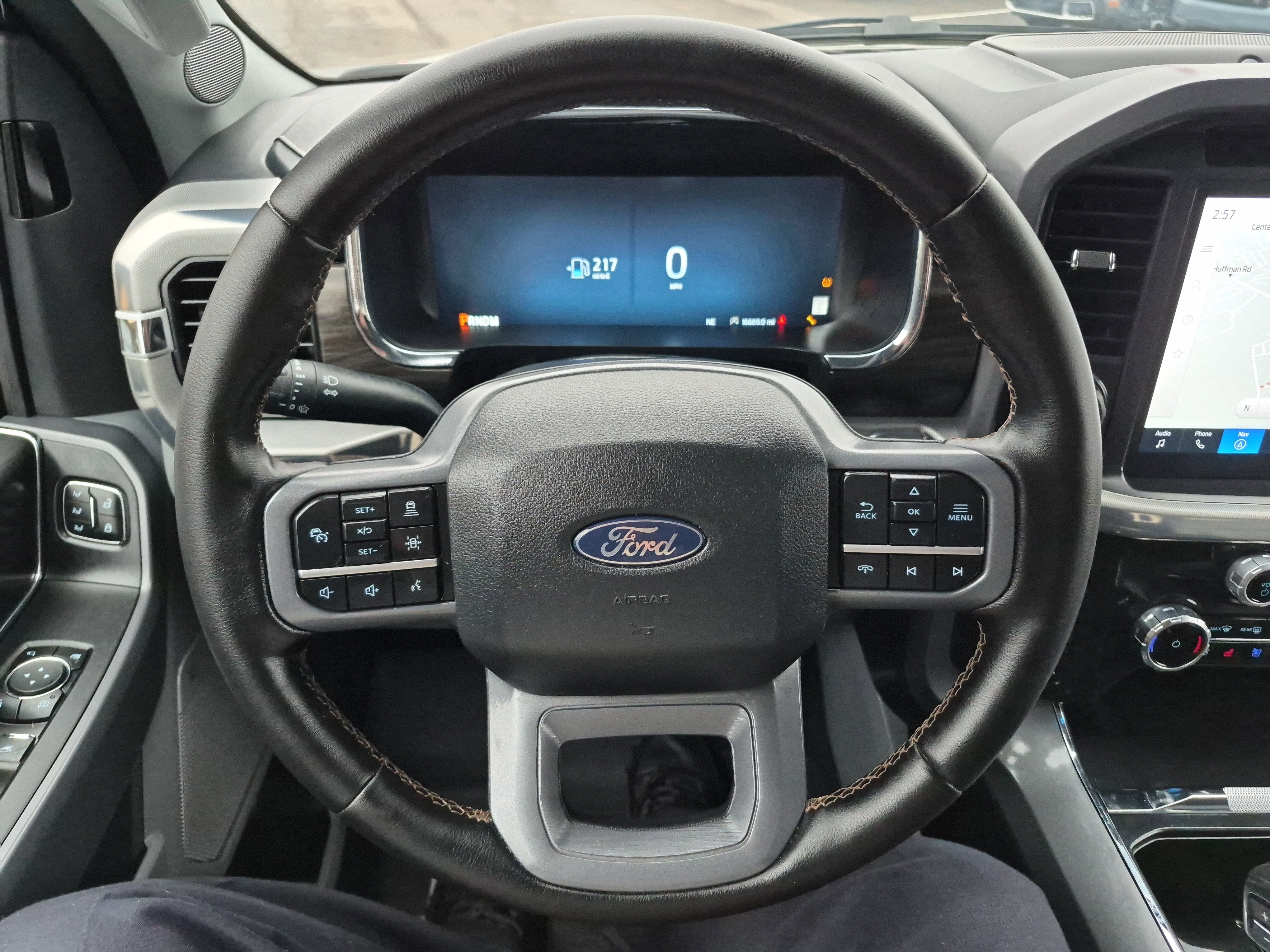 Certified 2025 Ford F150 Lariat w/ Equipment Group 501A Mid image 31