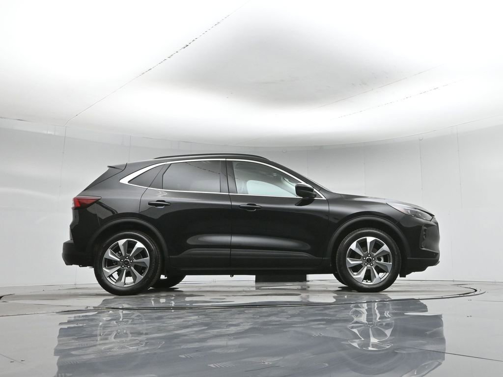 Certified 2025 Ford Escape Platinum w/ Premium Technology Package image 50