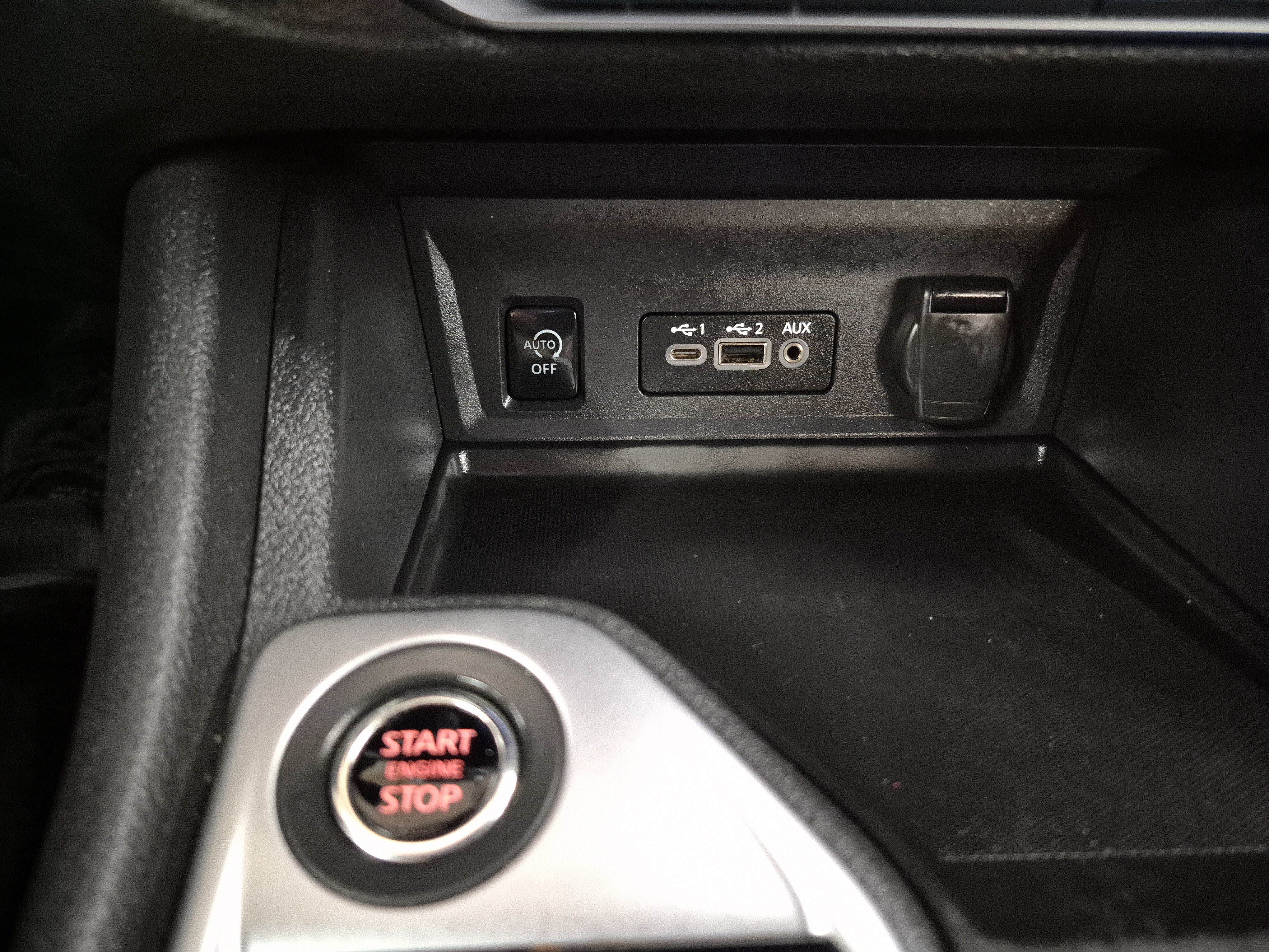 Used 2025 Nissan Sentra SR FWD image 28