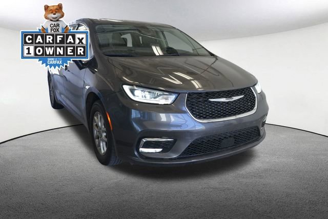 Used 2023 Chrysler Pacifica Touring-L FWD image 16