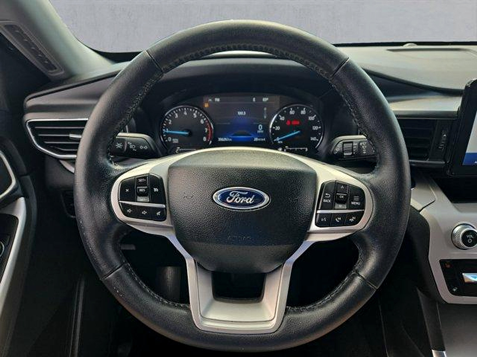 Certified 2023 Ford Explorer XLT w/ Equipment Group 202A AWD/4WD image 13