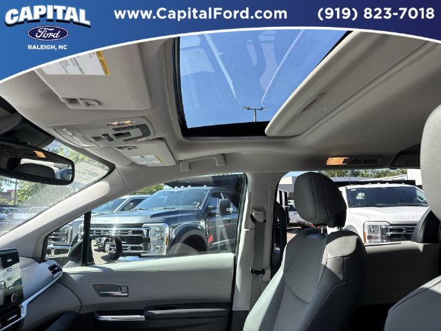 Used 2024 Toyota Sienna XLE FWD image 22