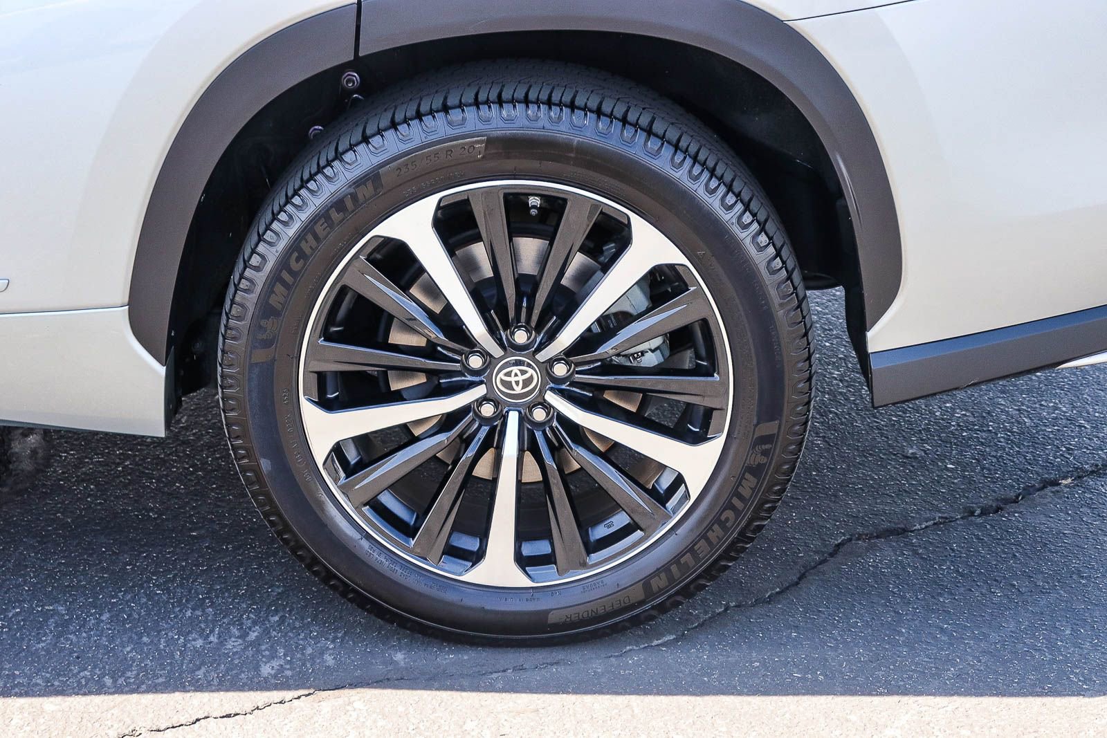 Used 2021 Toyota Highlander XSE FWD image 8