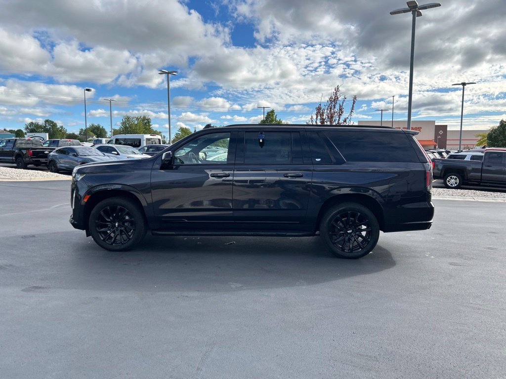 Used 2023 Cadillac Escalade ESV Sport w/ LPO, ONYX Package AWD/4WD image 9