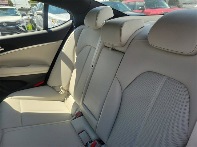 Used 2024 Genesis G70 2.5T image 7