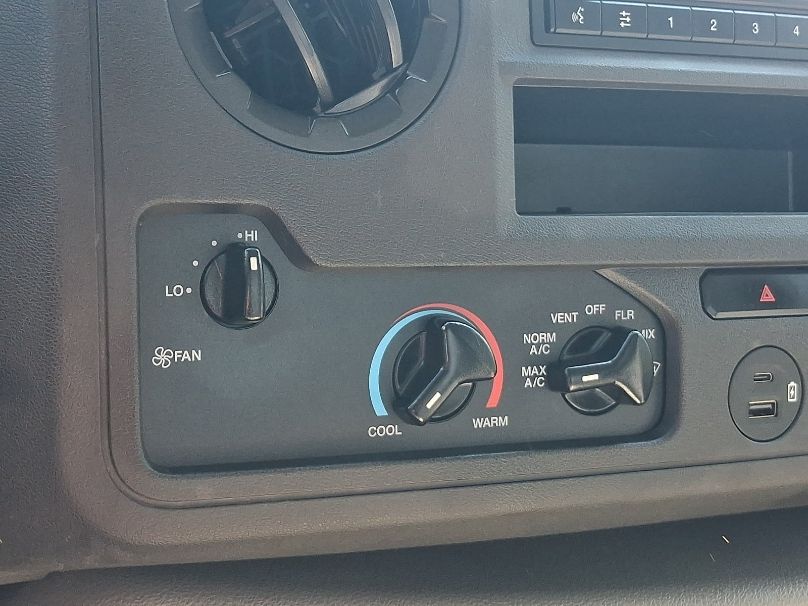 Certified 2022 Ford E-350 and Econoline 350 Super Duty w/ Power Windows & Locks Group RWD image 17
