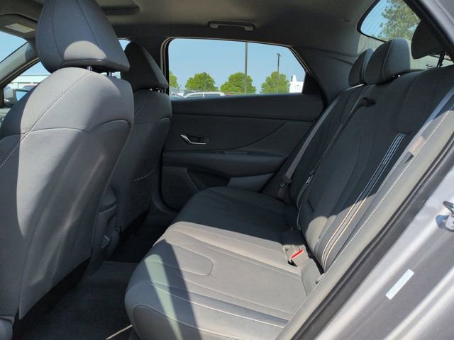 Used 2025 Hyundai Elantra SEL image 14