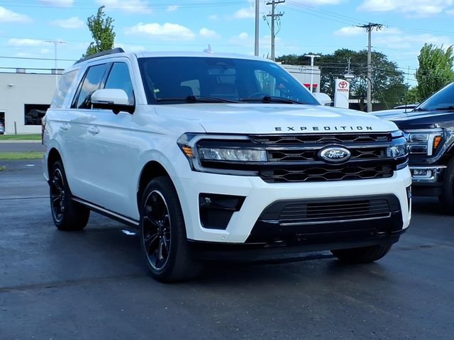 Certified 2023 Ford Expedition Limited AWD/4WD image 3