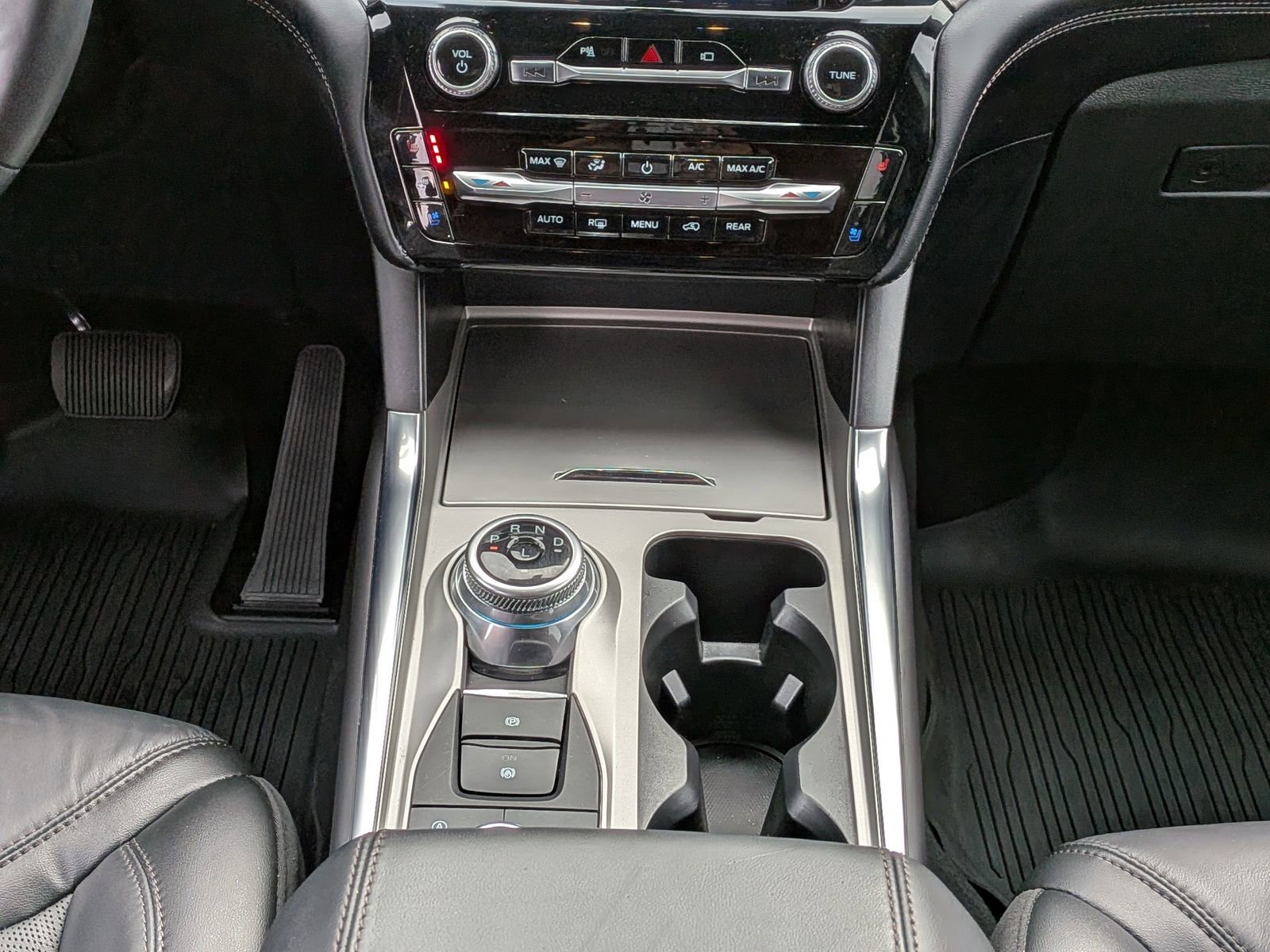 Certified 2023 Ford Explorer Platinum w/ Technology Package image 21