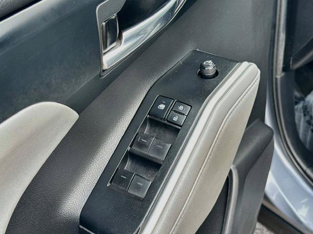 Used 2022 Toyota Highlander XLE FWD image 15