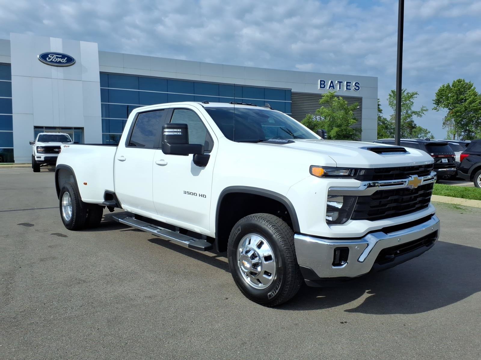 Used 2025 Chevrolet Silverado 3500 LT w/ Safety Package AWD/4WD image 1