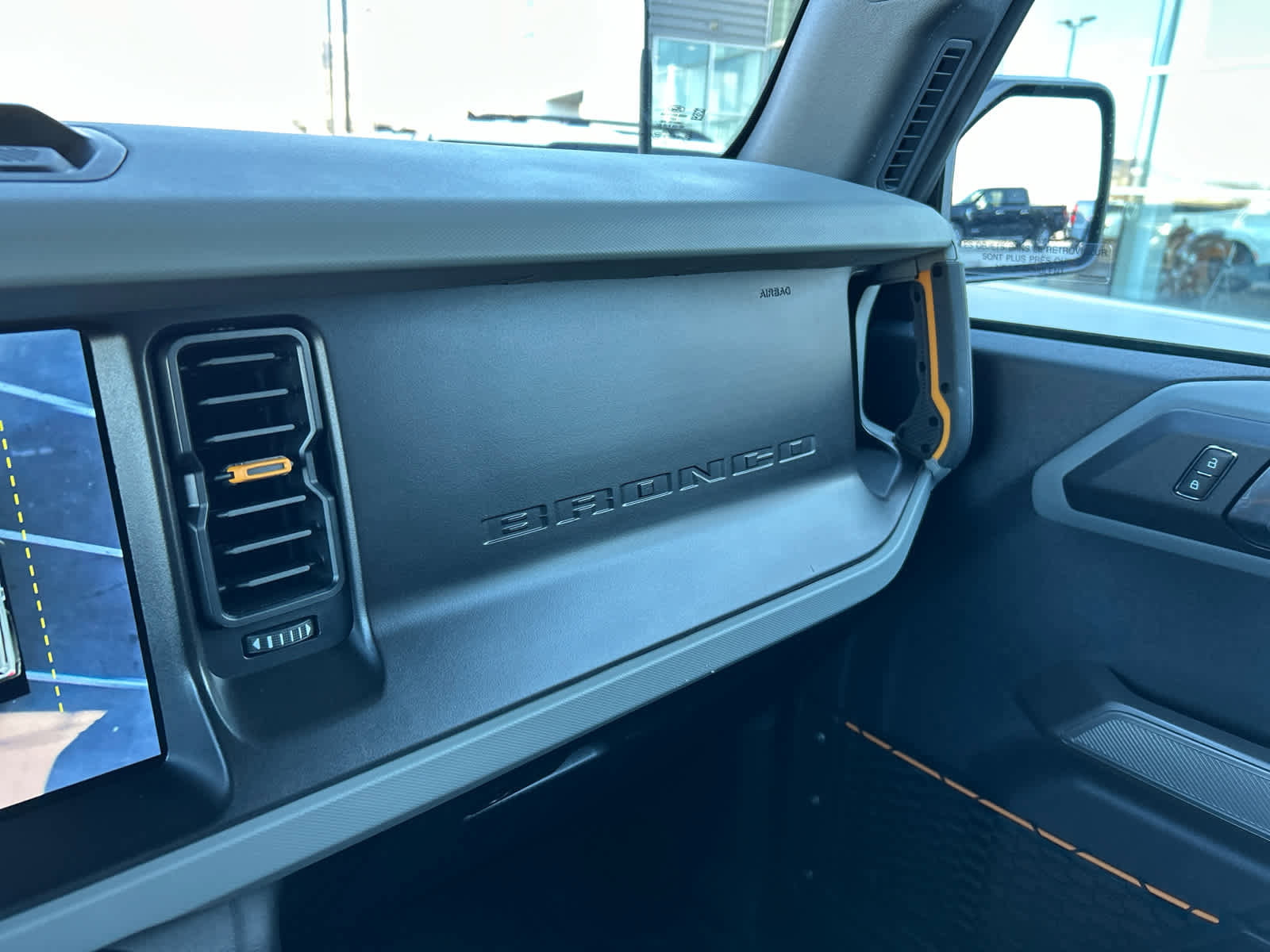 Certified 2022 Ford Bronco Badlands w/ Sasquatch Package image 33