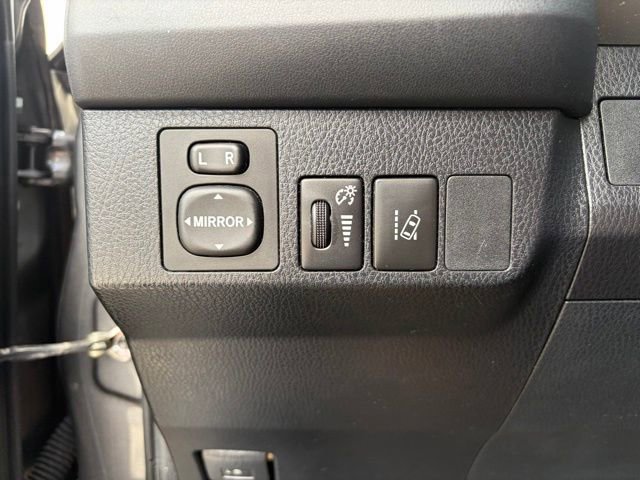 Used 2018 Toyota RAV4 LE image 18