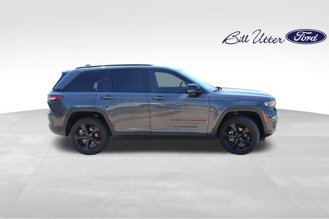 Used 2023 Jeep Grand Cherokee Limited w/ Black Appearance Package RWD image 4