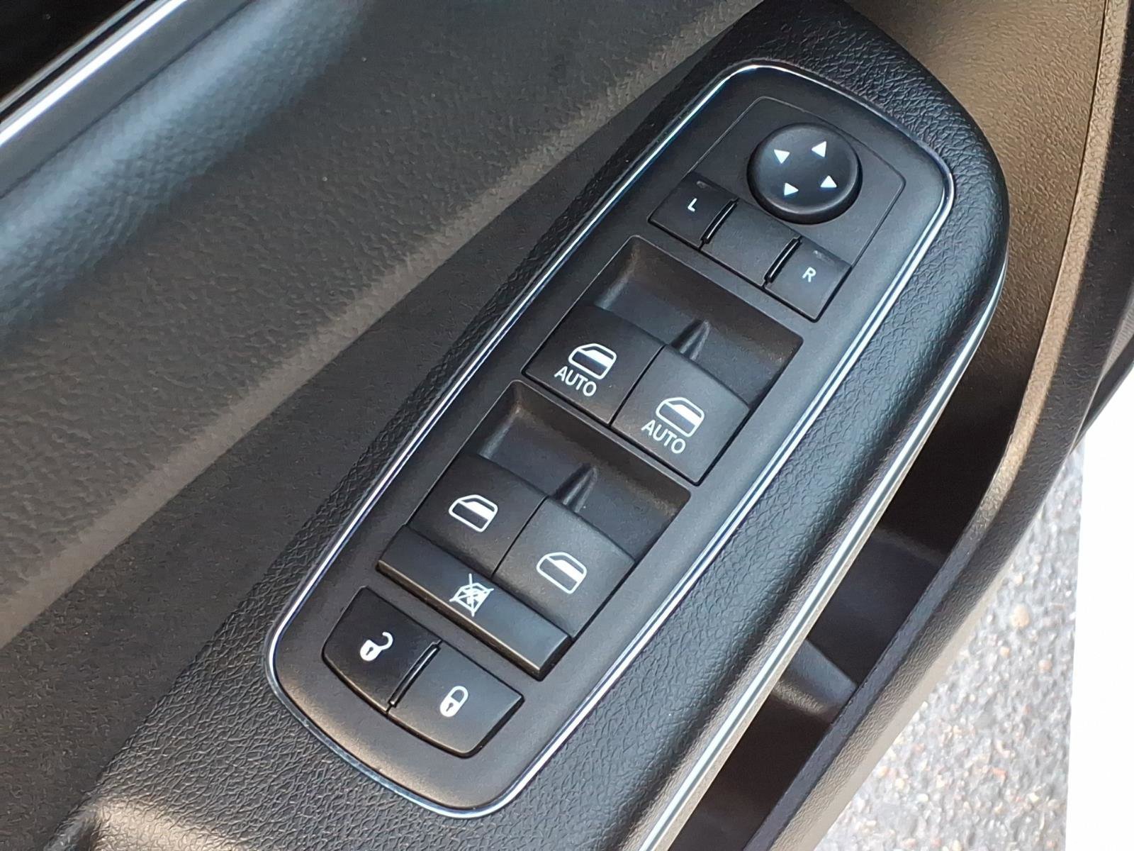 Used 2023 Chrysler 300 C image 20