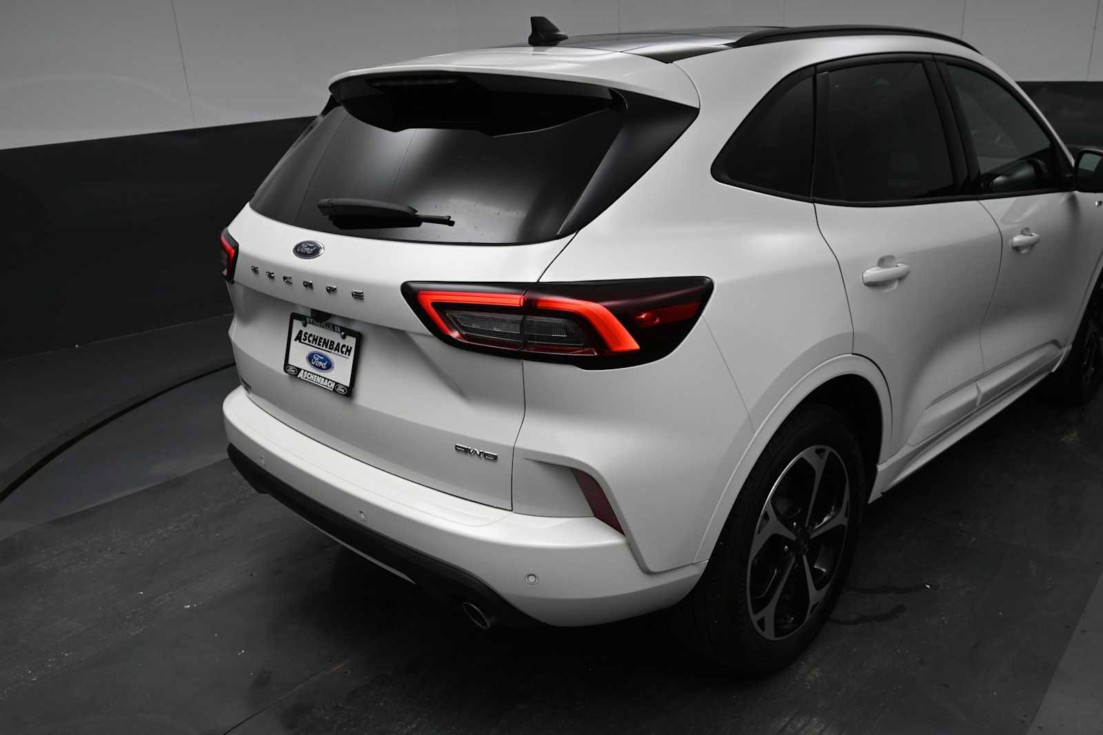 Certified 2025 Ford Escape ST-Line Elite w/ Premium Technology Package AWD/4WD image 19