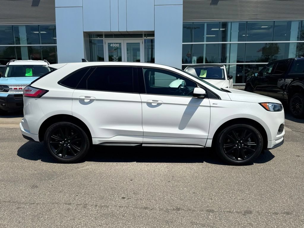 Certified 2024 Ford Edge ST-Line w/ Class II Trailer Tow Package AWD/4WD image 39